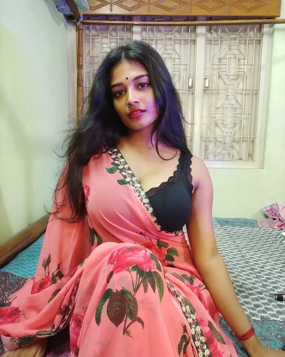 Low prices best female attractive and sexy girls Available in Rudrapur